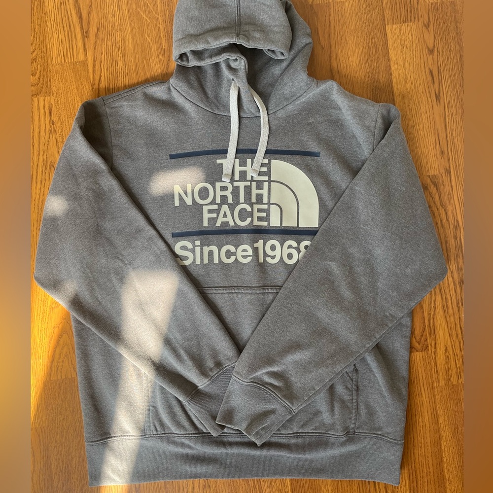 Men’s Size Medium Used North Face Hooded Sweatshirt